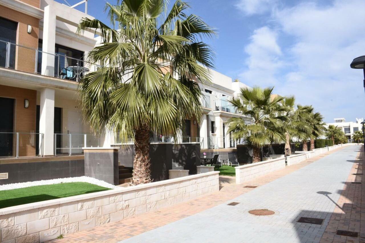 La Zenia Beach Bungalow Hotel Орихуела Екстериор снимка