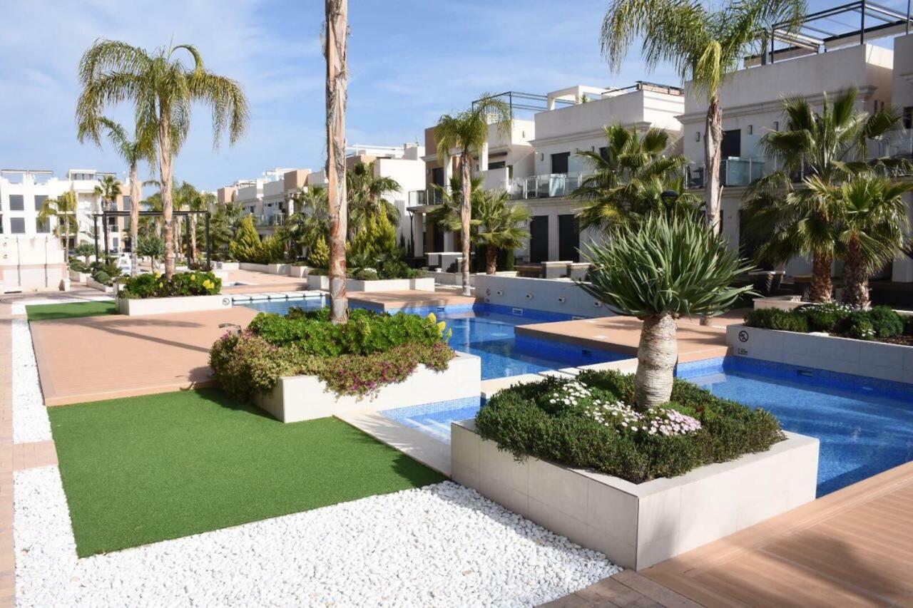 La Zenia Beach Bungalow Hotel Орихуела Екстериор снимка